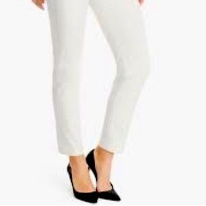 White slim ankle pant